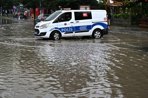 Ankara'yı dolu vurdu. Başkent beyaza büründü yollar göle döndü 7